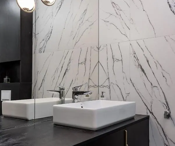 Amber Stone 1st Floor 아파트 팔랑가